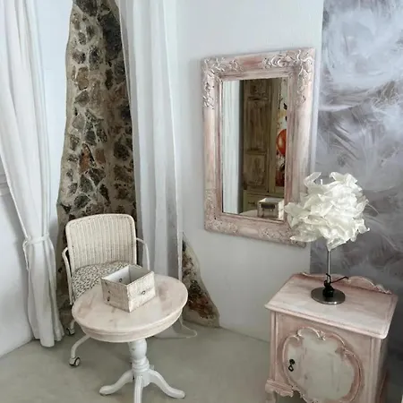 Almyra Apartment *