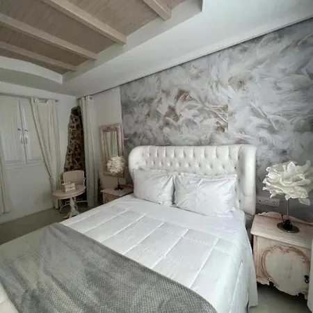 Almyra Apartment